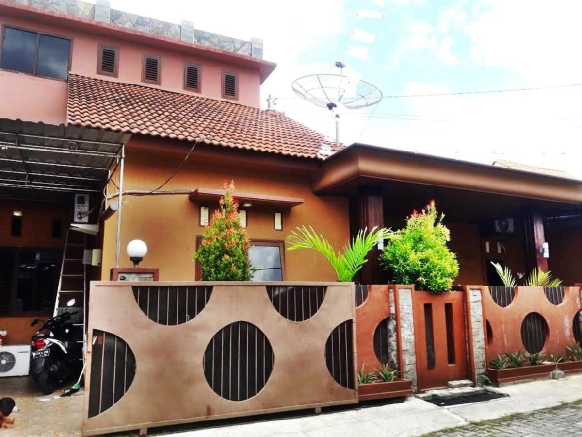 Mocca Guest House Banyuwangi  Exterior photo