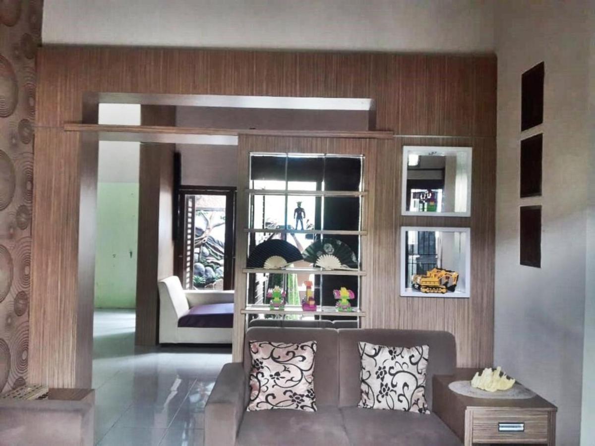 Mocca Guest House Banyuwangi  Exterior photo