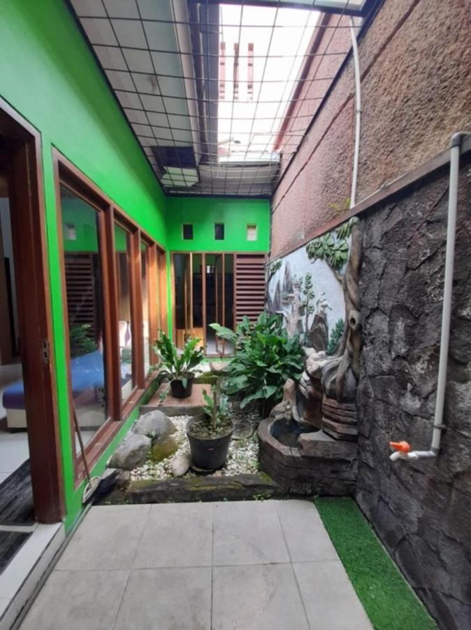Mocca Guest House Banyuwangi  Exterior photo