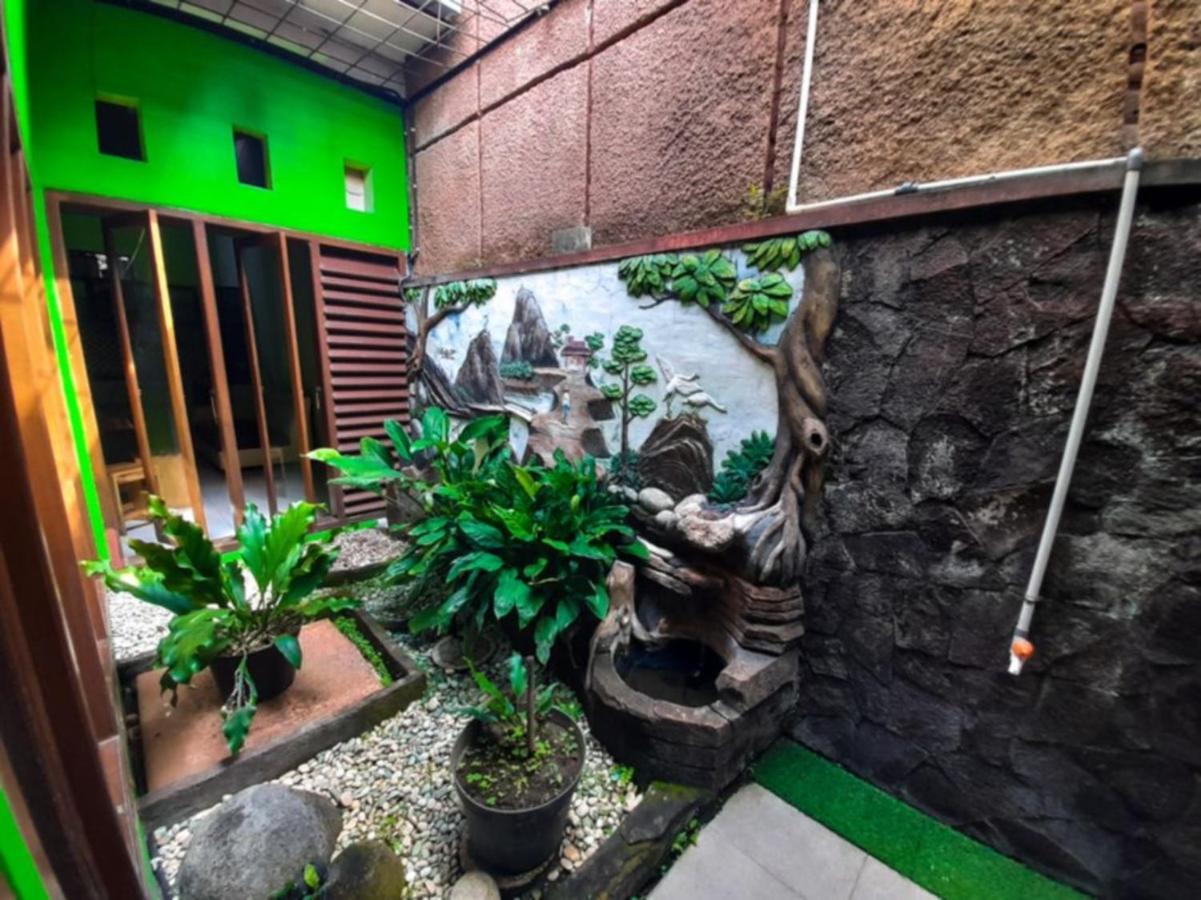Mocca Guest House Banyuwangi  Exterior photo