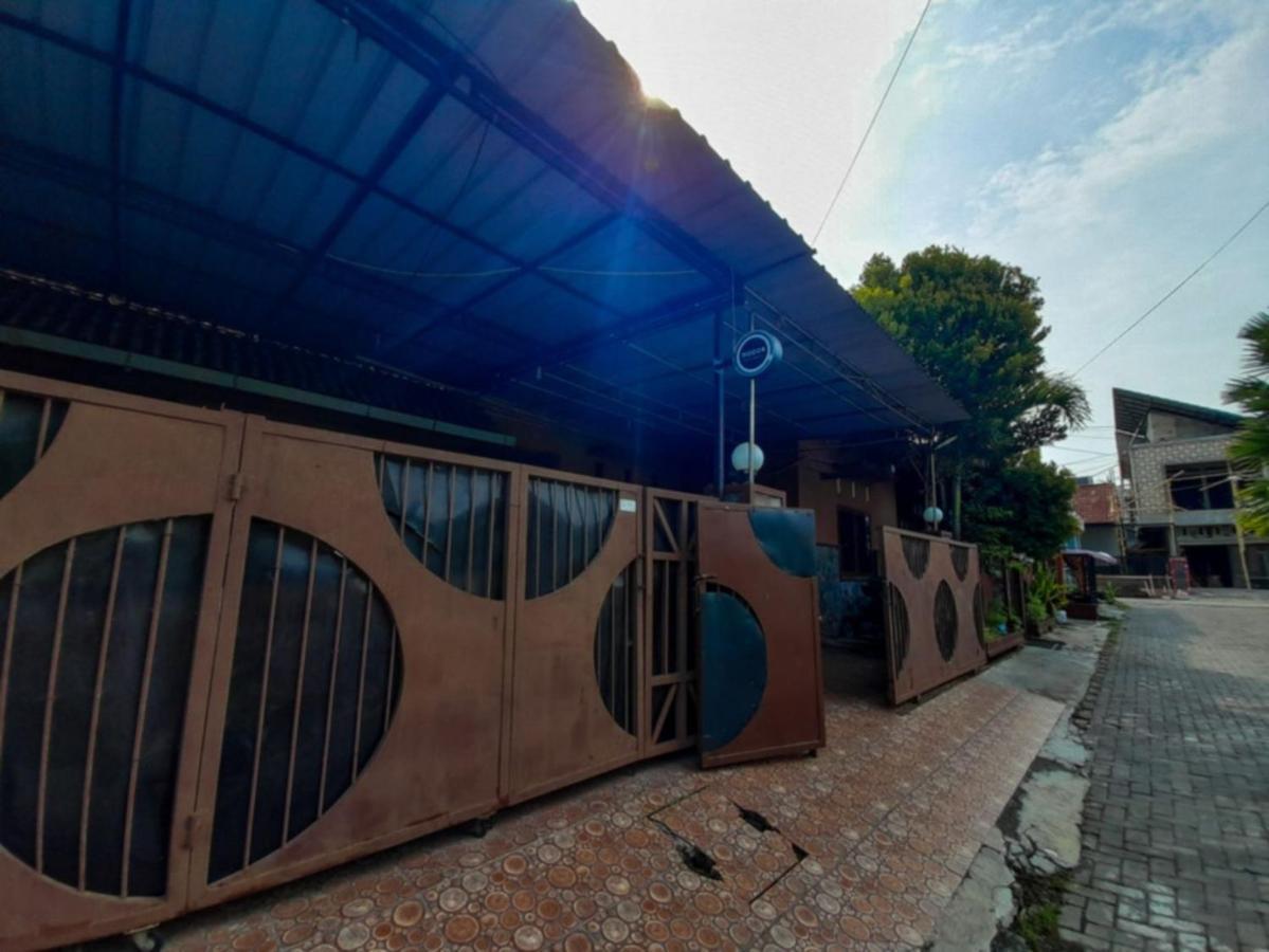 Mocca Guest House Banyuwangi  Exterior photo